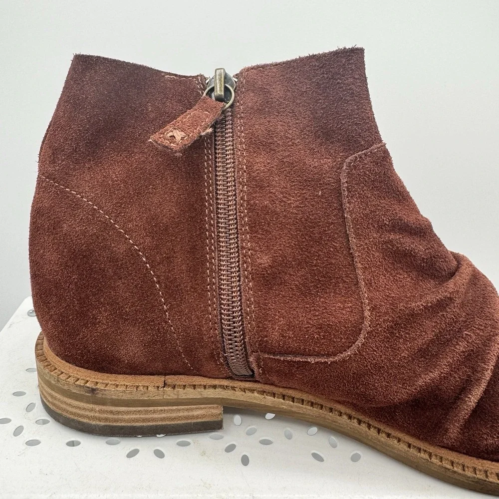 Kelsi Dagger Boots Size 8.5 Women's Suede Upper‎ Ruched Brown Booties west-EUC!